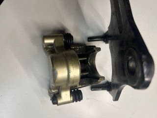 PINZA TRASERA YZF R125