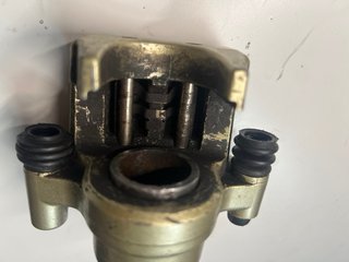 PINZA TRASERA YZF R125