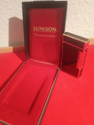 Encendedor esmalte negro y chapado oro Bugati