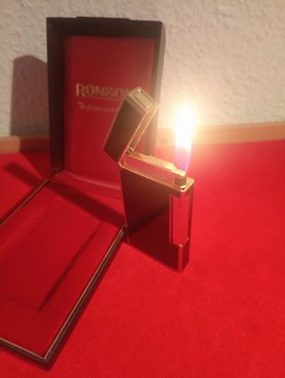 Encendedor esmalte negro y chapado oro Bugati