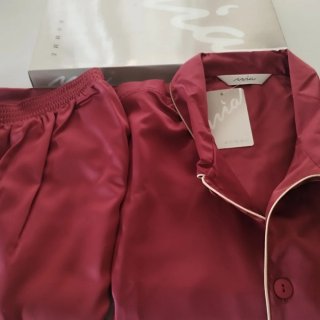 Pijama de satin granate nuevo manga larga