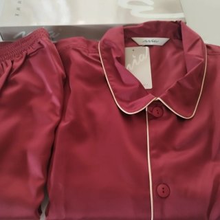 Pijama de satin granate nuevo manga larga