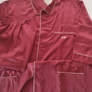 Pijama de satin granate nuevo manga larga