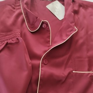Pijama de satin granate nuevo manga larga
