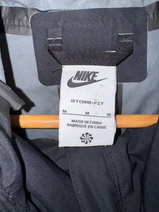 Chaqueta Nike Storm-FIT Negra Impermeable