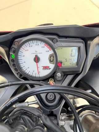 Suzuki GSX-R 600 K7 Roja y Blanca