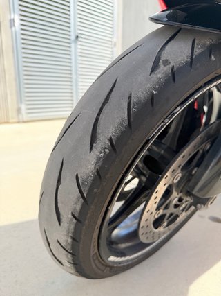 Suzuki GSX-R 600 K7 Roja y Blanca