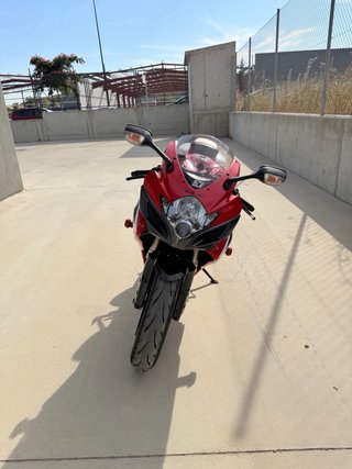 Suzuki GSX-R 600 K7 Roja y Blanca