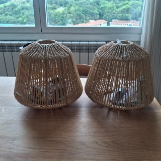 Dos lámparas de techo fibra natural