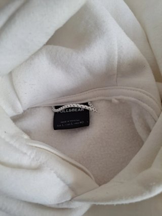 Sudadera con capucha blanca y logo P