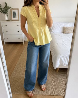Blusa amarilla con botones