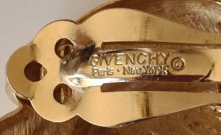 Pendientes clip Givenchy paisley dorados vintage