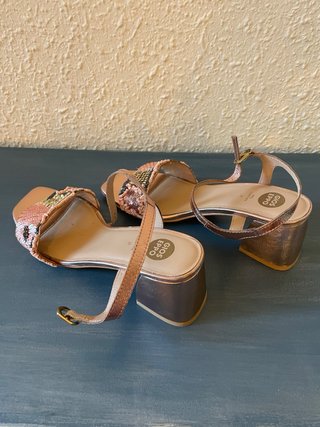 Sandalias Gioseppo de piel con lentejuelas y tacón