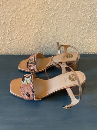Sandalias Gioseppo de piel con lentejuelas y tacón