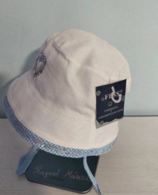 Gorro de bebé blanco con corazón