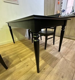 Mesa comedor extensible +4 sillas y Centro de mesa