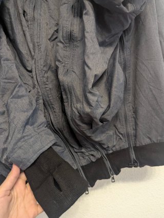 Abrigo premamá y porteo bebé gris y negro