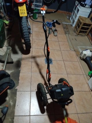 Desbrozadora con ruedas