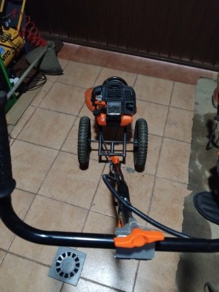 Desbrozadora con ruedas