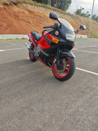 Kawasaki ZZ-R600 Roja y Negra
