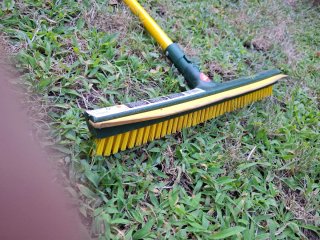 Cepillo jardín mango extensible