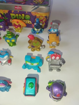 Caja Dino Destroyers con 26 SuperThings
