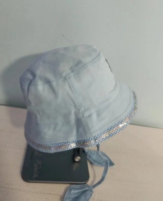Gorro de bebé azul con corazón