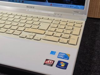 Portátil Sony VAIO VPCEB1S8E Plata/Blanco
