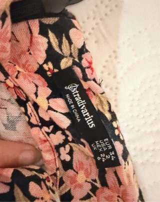 Falda Stradivarius floral con abertura