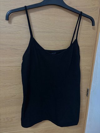 Camiseta Kiabi tirantes negra Talla S