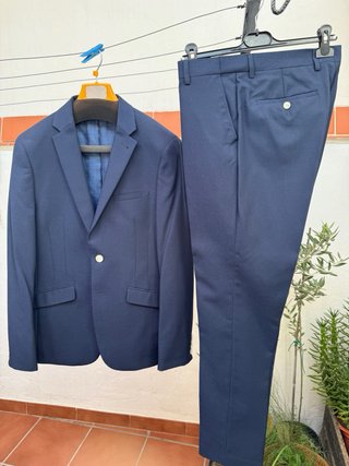 Traje de hombre azul marino