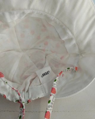 Gorro de bebé con fresas