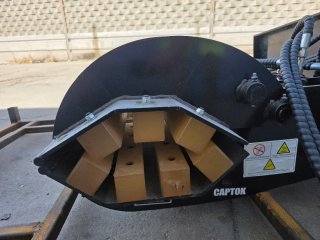 Pinza forestal de agarre para minicargadora