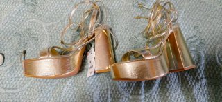 Tacones dorados Bershka talla 36