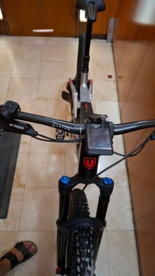Ebike Super Enduro Talla L full carbono