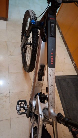 Ebike Super Enduro Talla L full carbono