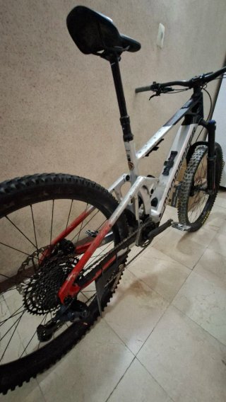 Ebike Super Enduro Talla L full carbono
