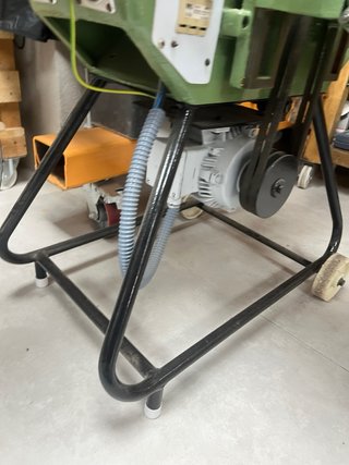 Máquina carpintería combinada con ruedas