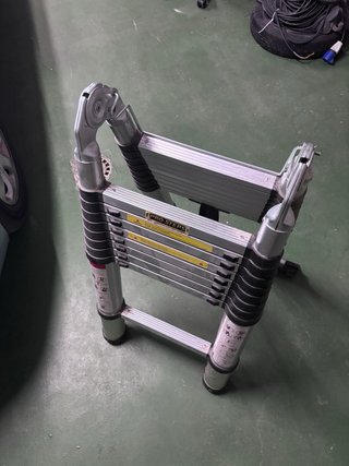 Escalera telescópica EN 131