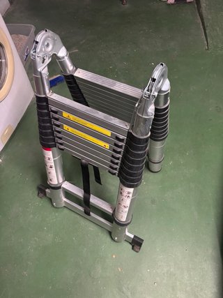 Escalera telescópica EN 131