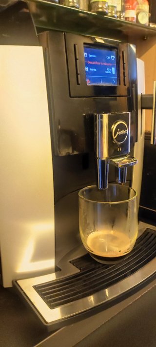 Cafetera Jura E8 Superautomática
