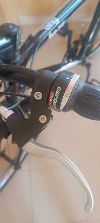 Bicicleta de montaña negra