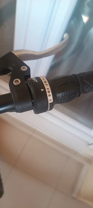 Bicicleta de montaña negra