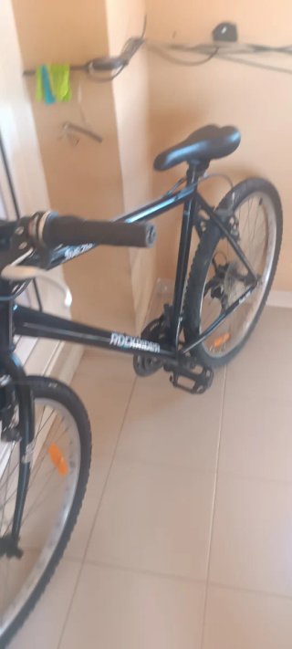 Bicicleta de montaña negra