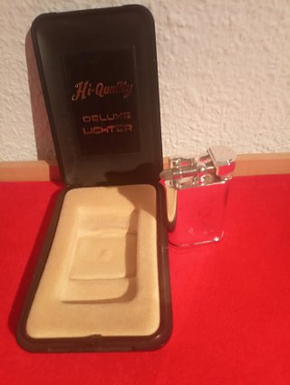 Encendedor plateado tipo antiguo