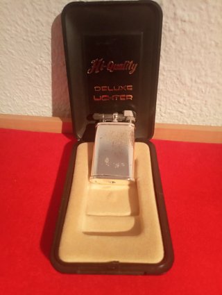 Encendedor plateado tipo antiguo