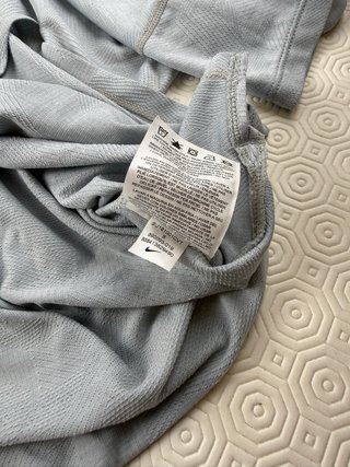 Camiseta Nike Dri-FIT Gris
