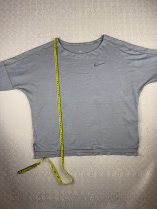 Camiseta Nike Dri-FIT Gris