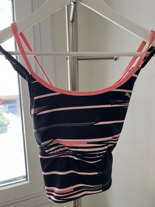 Top deportivo Puma rayas negro y rosa