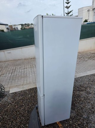 Frigorifero bianco con congelatore